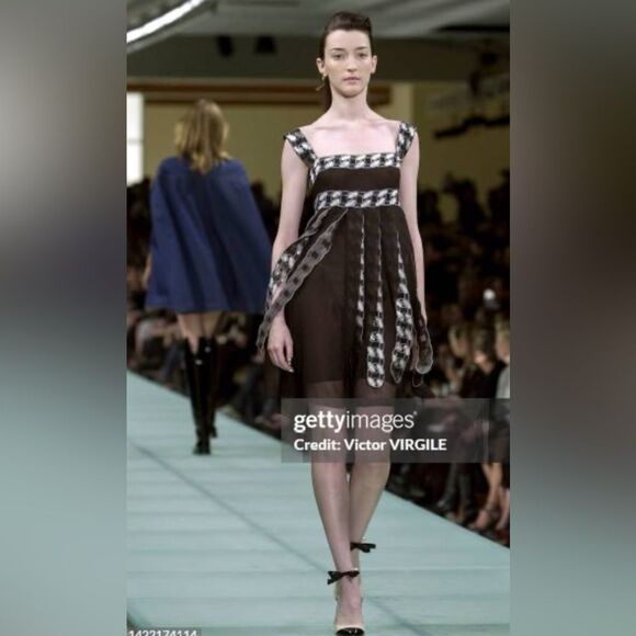 CHANEL Fall 2001 Black and White Pleated Silk Cocktail Dress - Picture 11 of 11